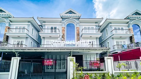 វីឡាភ្លោះ សម្រាប់ជួល នៅបុរីវិមានភ្នំពេញ គម្រោងទី8