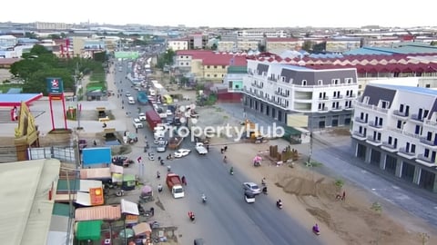 ផ្ទះកែង ទល់មុខ​Caltexអូដឹម​ ក្នុងផ្សារបន្លែមង្គលអូដឹមផ្លូវលេខ4មានចំណូល400$ស្រាប់