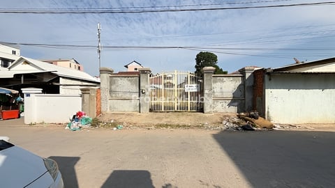 ដីសំរាប់លក់ប្លង់រឹង 280000$ ជិតសាលា IU ភូមិ ភ្នំពេញថ្មី សង្កាត់ ភ្នំពេញ ថ្មី ខណ្