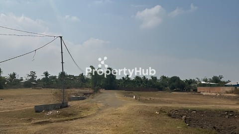 ដីលក់ទំហំ10*20តម្លៃ7000$ចរចារ. កាត់ប្លង់អោយ(ប្លង់រឹង)