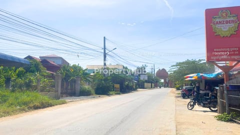 ដីលក់នៅលើផ្លូវព្រែកថ្លឹង