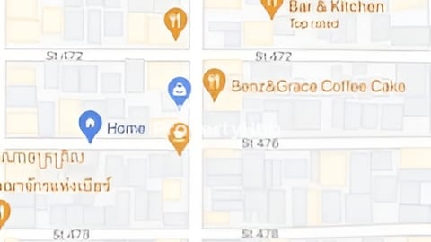 ផ្ទះបីល្វែងលក់បន្ទាន់។ អាចធ្វេីខុនដូបាន. Land for sale can be built as Condo