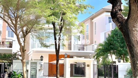 វីឡាចាស្មីនណាសម្រាប់ជួល នៅក្នុងបុរីប៉េងហួតបឹងស្នោរ ផ្លូវមុខសួនមហាវិថី