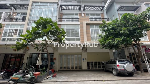 3 Storey Linked House for Rent in Borey Peng Huoth Chbar Ampov NR1