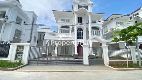 វីឡាឃ្វីនសម្រាប់លក់នៅ បុរីភ្នំពេញថ្មីអេលីតផាក2