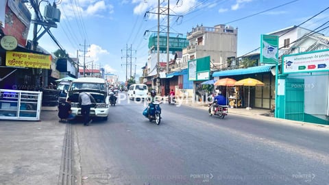 ឃ្លាំងជួលនៅជិតផ្សារប៉េសេ