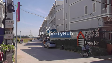 ដីសម្រាប់លក់ប្រញ៉ាប់ (4.3m*14m) ក្រោយបុរី ឡុងនី(ទួលពង្រ)