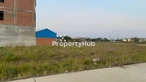 ដីទីក្រុងតាខ្មៅ 10 x 20 Takhmao