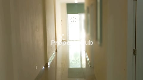 ផ្ទះលក់បន្ទាន់ជិតផ្សារបែកចាន,ចុះ50ម៉ែត្រពីផ្លូវ42