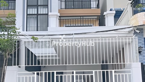 ផ្ទះលក់បន្ទាន់តំលៃ185000ចរចារ ទំហំដី6*22.7 ទំហំផ្ទះ4.6*14