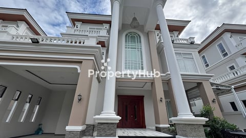 🏘 វីឡាឃ្វីន (Queen) ទល់មុខសួន ក្នុងបុរី ប៉េងហួត60ម ត្រូវការលក់បន្ទាន់ខ្លាំង ​