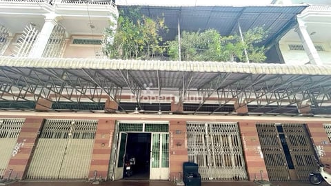 💥ផ្ទះល្វែង លក់បន្ទាន់ខ្លាំង! តម្លៃក្រោមទីផ្សារខ្លាំង នៅម្តុំផ្សារស្ទឹងមានជ័យ (C