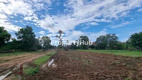 ដីកែង៣ផ្លូវ លក់បន្ទាន់