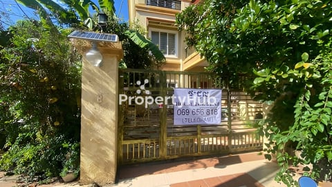 វិឡាភ្លោះ សម្រាប់ ជួល នៅក្នុងបុរី ពិភពថ្មី  ចំការដូង (សម្ភារ:ពេញ)