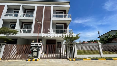 Linked House End Lot for Sale in La Palm Residences