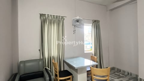 1 bedroom 1 bath 250$ to 280$ per month Location: Toul Tompong Market (Russian M