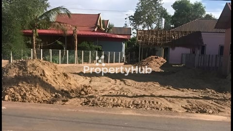 ដីក្រវ៉ាត់ក្រុង មុខផ្លូវកៅស៊ូ 30 ម៉ែត្រ ផ្ទះប្រជាជនជុំវិញមានភ្លើងរដ្ឋ