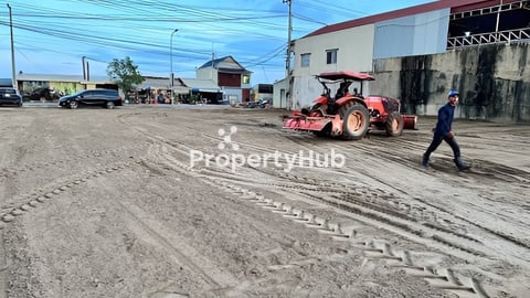 ដីលក់ជាប់ផ្លូវជាតិលេខ21