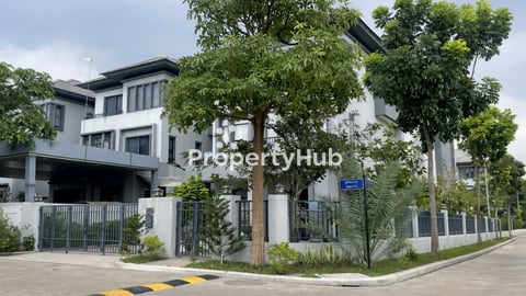 Corner Queen Villa for Sale in Borey Chip Mong 50m