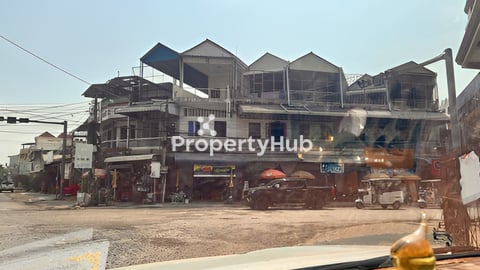 ផ្ទះលក់បន្ទន់នៅកណ្តាលក្រុងបាត់ដំបង