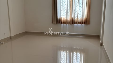 ផ្ទះល្វែងលក់បន្ទាន់នៅបុរីពិភពថ្មីឈូកវ៉ា១