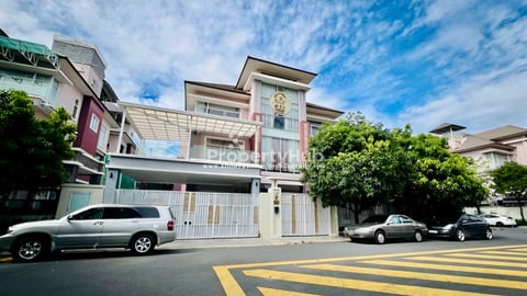 វិឡាឃីងកែងសំរាបលក់បន្ទាន់ ក្នុងបុរីOrkide