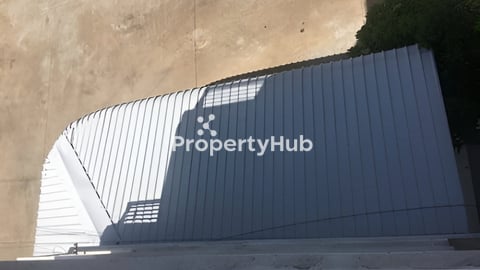 ផ្ទះកែង A e on 2 លក់បន្ទាន់