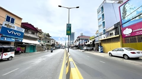 ផ្ទះលក់ផ្លូវធំ355 សង្កាត់បឹងកក់២​ ទួលគោក​ ភ្នំពេញ​