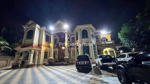 Large Villa for rent at 03