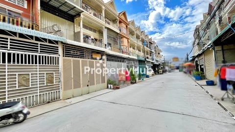 🏘 ផ្ទះល្វែង នៅជិតផ្សារឯករាជ្យ1 ត្រូវការលក់បន្ទាន់ខ្លាំង