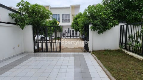 ផ្ទះលក់ វីឡាកូនកាត់ LH1 បុរី ឌឹផ្លរ៉ា 6A (តម្លៃពិសេសជាងនេះសូមទាក់ទងតាមលេខខាងក្រោម)