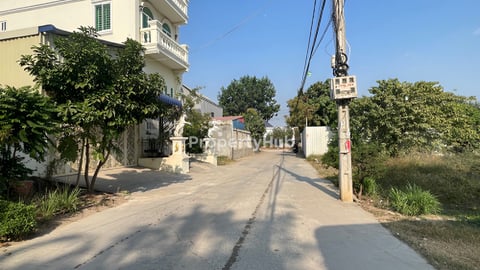 ដីកែងសំរាបលក់បន្ទាន់ទីតាំង នៅក្បែររោងចក្រស្រាបៀរកម្ពុជាចុះតាមផ្លូវវត្តជើងឯក