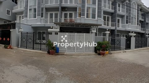 ផ្ទះវីឡាកូនកាត់លក់បន្ទាន់ តម្លៃក្រោមទីផ្សារត្រឹមតែ 128,800 $