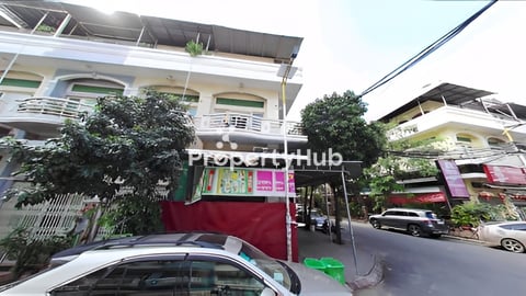 ផ្ទះកែងលក់ មានចំណូលស្រាប់ ជាប់ផ្សាររតនាផ្លាហ្សា