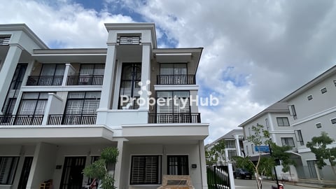 វីឡាកូនកាត់ LA កែងលក់បន្ទាន់ខ្លាំង