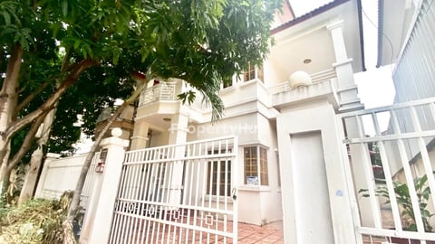 វិឡាភ្លោះសំរាបលក់បន្ទាន់ ក្នុងបុរីពិភពថ្មីត្រពាំងថ្លឹង ជាប់ផ្សារត្រពាំងថ្លឹង