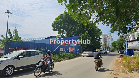 ដីជួល ឬលក់! ស្ថិតក្នុងទីប្រជុំជន ក្បែរផ្សារម៉ាក្រូ ផ្សារអុីអនសែនសុខ!