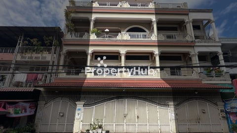 Commercial Shophouse with 8m wide For Rent close to Olympic Stadium