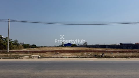 ដីអាជីវកម្មលក់នៅលើផ្លូវឌីប៉ុក