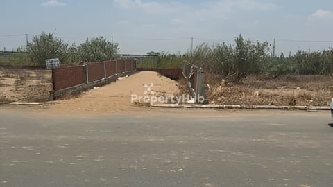 ដីនៅស្ពានលេខ 8 សម្រាប់លក់