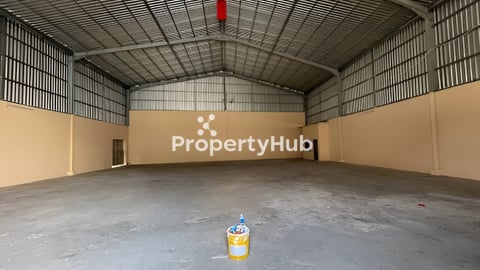 ឃ្លាំងជួលចោមចៅក្រោព្រលានចាស់