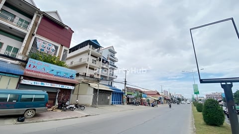 ផ្ទះលក់ នៅលើផ្លូវធំចំការដូង