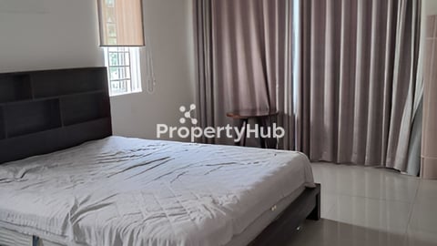 វីឡាភ្លោះសម្រាប់លក់ នៅបុរីប៉េងហួតបឹងស្នោរ