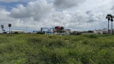 ដីលក់ជិតបុរីEco Resident ក្រាំងធ្នង់