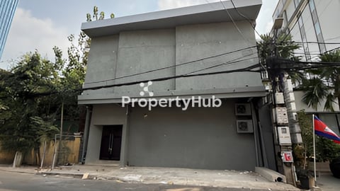 ក្លិបរឺហាងសំរាប់ជួលនៅជិតផ្សារសូរិយា ធូរថ្លៃ 1,700$/ខែ