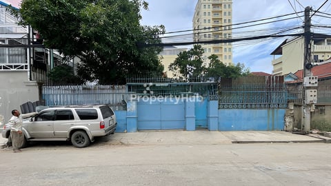 ដីនឹងផ្ទះសម្រាប់លក់ នៅសង្កាត់ផ្សារដើមថ្កូវ