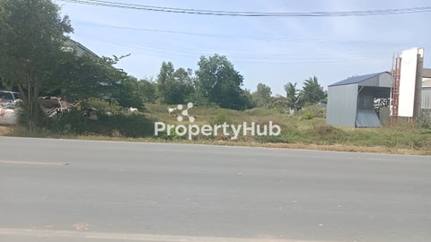 ដីលក់ជាប់ផ្លូវជាតិ