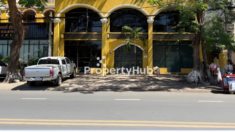 ហាង រឺ Commercial For Rent Along   Samdach Sothrearos Blvd(3)