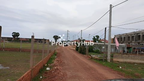 ដីលក់បន្ទាន់ក្រោយផ្សារម៉ាក្រូសៀមរាប