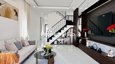 បុរីតំលៃសមរម្យ(បីជាន់)47800$(បង់ដាច់)